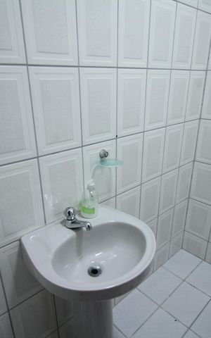 Casa à venda com 180m², 3 quartos e 2 vagasBanheiro 1