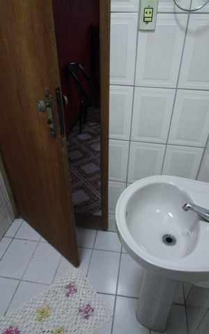 Casa à venda com 180m², 3 quartos e 2 vagasBanheiro 1