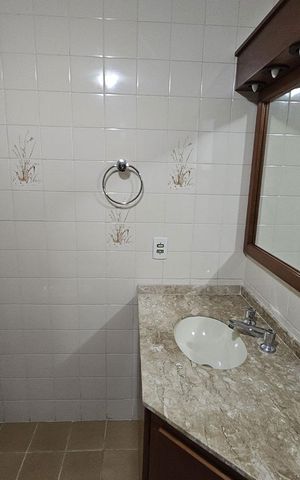 Apartamento à venda com 224m², 4 quartos e 3 vagas Apartamento à venda com 224m², 4 quartos e 3 vagasBanheiro da Suíte 1