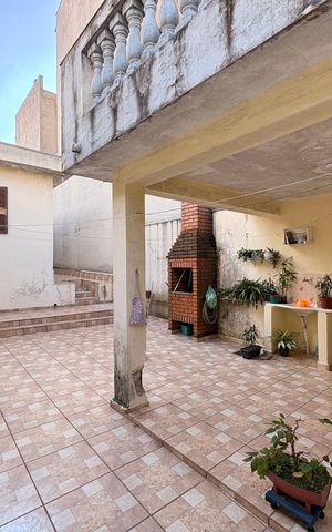 Casa à venda com 200m², 2 quartos e 1 vaga Casa à venda com 200m², 2 quartos e 1 vagaQuintal com churrasqueira