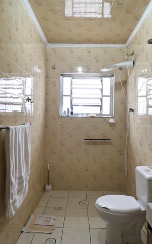 Casa à venda com 200m², 2 quartos e 1 vaga Casa à venda com 200m², 2 quartos e 1 vagaBanheiro