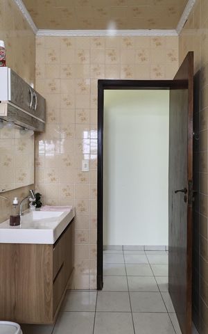 Casa à venda com 200m², 2 quartos e 1 vaga Casa à venda com 200m², 2 quartos e 1 vagaBanheiro