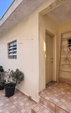 Casa à venda com 200m², 2 quartos e 1 vaga Casa à venda com 200m², 2 quartos e 1 vagaEdícula