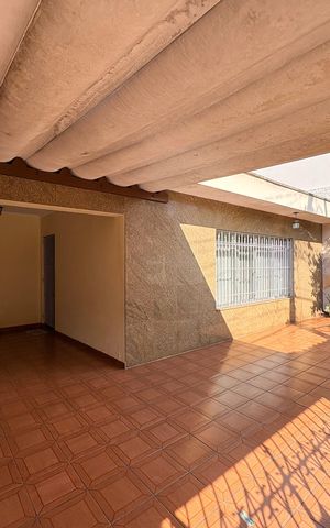 Casa à venda com 200m², 2 quartos e 1 vaga Casa à venda com 200m², 2 quartos e 1 vagaGaragem