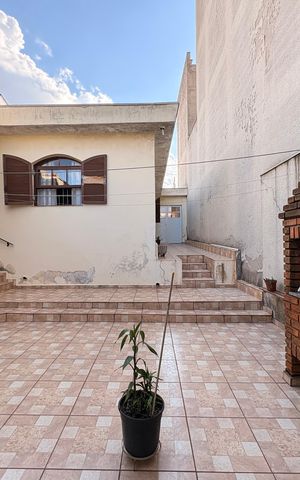 Casa à venda com 200m², 2 quartos e 1 vaga Casa à venda com 200m², 2 quartos e 1 vagaQuintal com churrasqueira