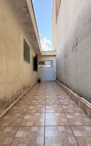 Casa à venda com 200m², 2 quartos e 1 vaga Casa à venda com 200m², 2 quartos e 1 vagaQuintal com churrasqueira