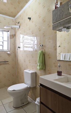 Casa à venda com 200m², 2 quartos e 1 vaga Casa à venda com 200m², 2 quartos e 1 vagaBanheiro