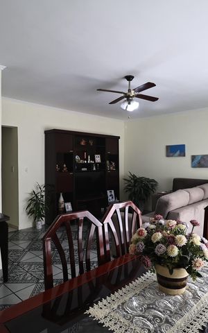 Casa à venda com 200m², 2 quartos e 1 vaga Casa à venda com 200m², 2 quartos e 1 vagaSala