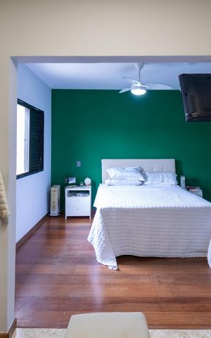 Casa à venda com 204m², 4 quartos e 2 vagas Casa à venda com 204m², 4 quartos e 2 vagasCloset da Suíte