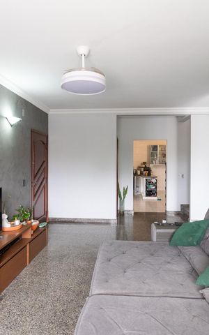 Casa à venda com 204m², 4 quartos e 2 vagas Casa à venda com 204m², 4 quartos e 2 vagasSala