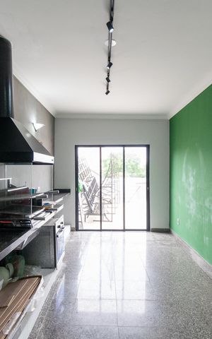 Casa à venda com 204m², 4 quartos e 2 vagas Casa à venda com 204m², 4 quartos e 2 vagasEspaço Gourmet