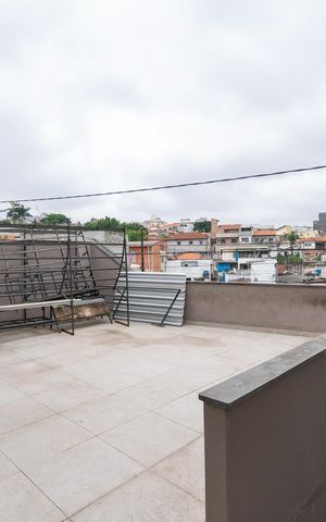 Casa à venda com 204m², 4 quartos e 2 vagas Casa à venda com 204m², 4 quartos e 2 vagasVaranda
