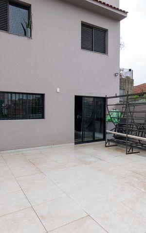 Casa à venda com 204m², 4 quartos e 2 vagas Casa à venda com 204m², 4 quartos e 2 vagasVaranda