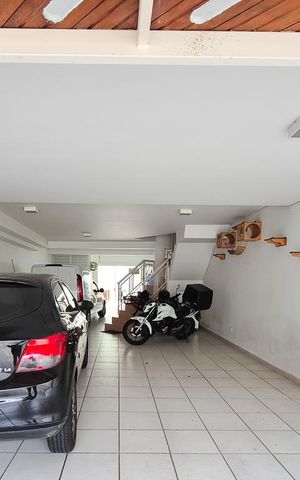 Casa à venda com 350m², 3 quartos e 5 vagas Casa à venda com 350m², 3 quartos e 5 vagasGaragem