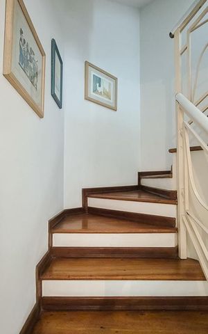 Casa à venda com 350m², 3 quartos e 5 vagas Casa à venda com 350m², 3 quartos e 5 vagascorredor