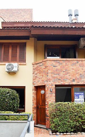Casa de condomínio para alugar com 230m², 3 quartos e 2 vagasFachada