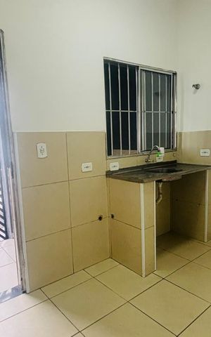 Casa para alugar com 35m², 1 quarto e sem vaga