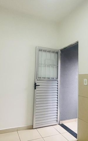 Casa para alugar com 35m², 1 quarto e sem vaga