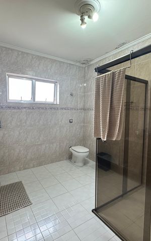 Casa à venda com 380m², 5 quartos e 2 vagas Casa à venda com 380m², 5 quartos e 2 vagasBanheiro 2