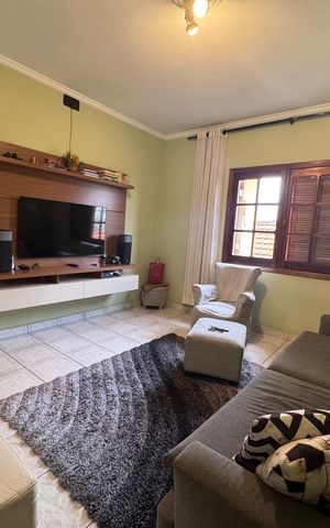 Casa à venda com 380m², 5 quartos e 2 vagas Casa à venda com 380m², 5 quartos e 2 vagasQuarto 3