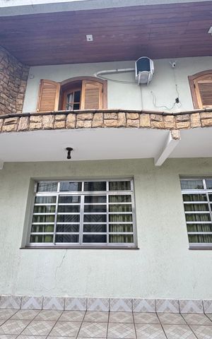 Casa à venda com 380m², 5 quartos e 2 vagas Casa à venda com 380m², 5 quartos e 2 vagasGaragem