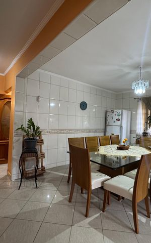 Casa à venda com 380m², 5 quartos e 2 vagas Casa à venda com 380m², 5 quartos e 2 vagasSala de Jantar