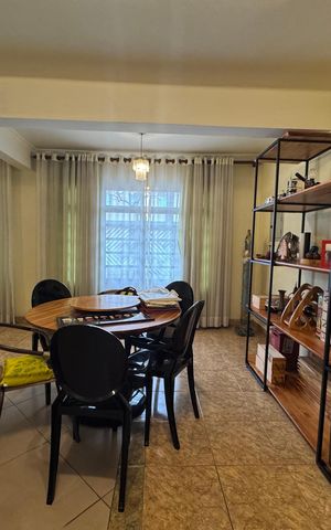Casa à venda com 380m², 5 quartos e 2 vagas Casa à venda com 380m², 5 quartos e 2 vagasSala