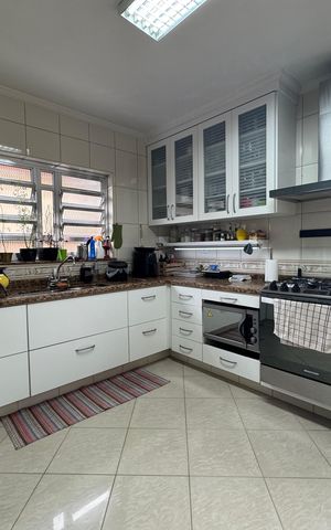 Casa à venda com 380m², 5 quartos e 2 vagas Casa à venda com 380m², 5 quartos e 2 vagasCozinha