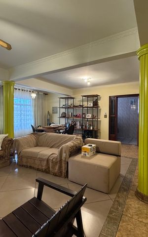 Casa à venda com 380m², 5 quartos e 2 vagas Casa à venda com 380m², 5 quartos e 2 vagasSala