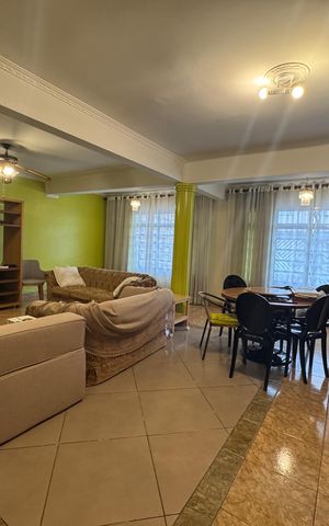 Casa à venda com 380m², 5 quartos e 2 vagas Casa à venda com 380m², 5 quartos e 2 vagasSala