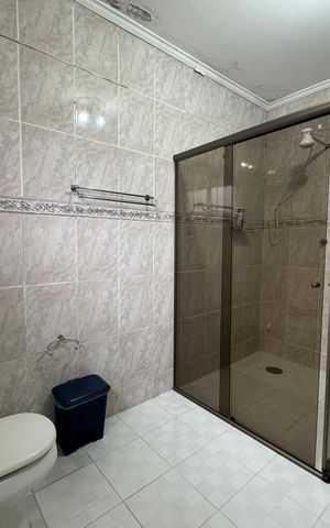 Casa à venda com 380m², 5 quartos e 2 vagas Casa à venda com 380m², 5 quartos e 2 vagasBanheiro 2