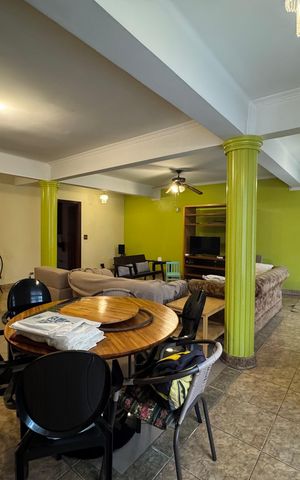 Casa à venda com 380m², 5 quartos e 2 vagas Casa à venda com 380m², 5 quartos e 2 vagasSala