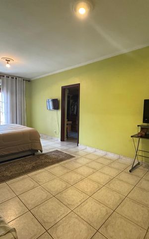Casa à venda com 380m², 5 quartos e 2 vagas Casa à venda com 380m², 5 quartos e 2 vagasSuíte - Quarto 5