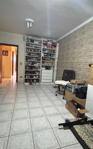 Casa à venda com 380m², 5 quartos e 2 vagas Casa à venda com 380m², 5 quartos e 2 vagasQuarto 4