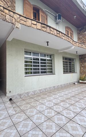 Casa à venda com 380m², 5 quartos e 2 vagas Casa à venda com 380m², 5 quartos e 2 vagasGaragem