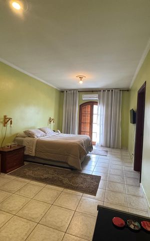 Casa à venda com 380m², 5 quartos e 2 vagas Casa à venda com 380m², 5 quartos e 2 vagasSuíte - Quarto 5