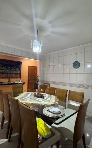 Casa à venda com 380m², 5 quartos e 2 vagas Casa à venda com 380m², 5 quartos e 2 vagasSala de jantar