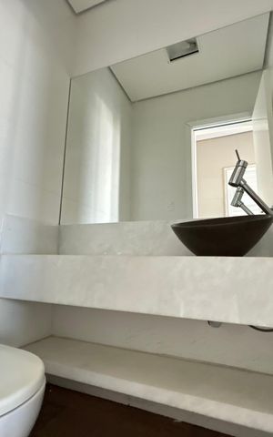 Casa para alugar com 300m², 7 quartos e 6 vagas