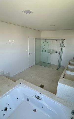 Casa para alugar com 300m², 7 quartos e 6 vagas