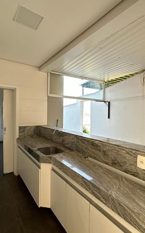Casa para alugar com 300m², 7 quartos e 6 vagas