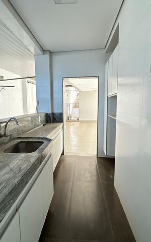 Casa para alugar com 300m², 7 quartos e 6 vagas