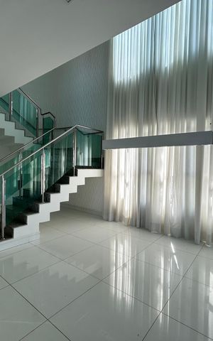 Casa para alugar com 300m², 7 quartos e 6 vagas