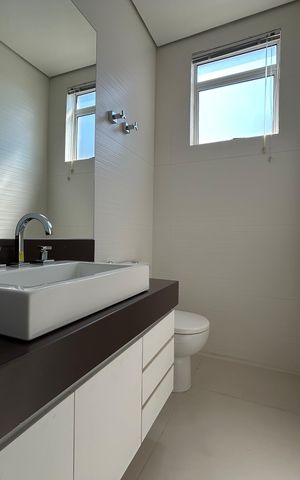 Casa para alugar com 300m², 7 quartos e 6 vagas