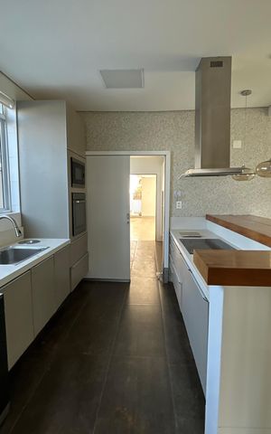 Casa para alugar com 300m², 7 quartos e 6 vagas