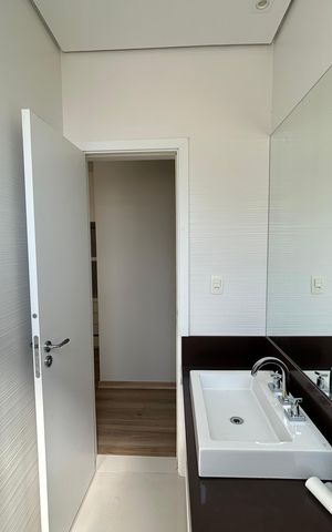 Casa para alugar com 300m², 7 quartos e 6 vagas