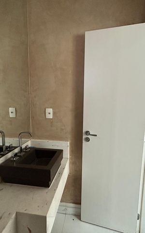 Casa para alugar com 300m², 7 quartos e 6 vagas