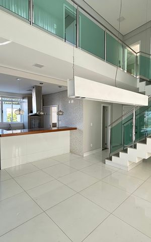 Casa para alugar com 300m², 7 quartos e 6 vagas