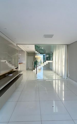 Casa para alugar com 300m², 7 quartos e 6 vagas
