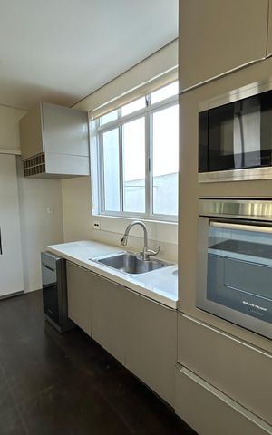 Casa para alugar com 300m², 7 quartos e 6 vagas