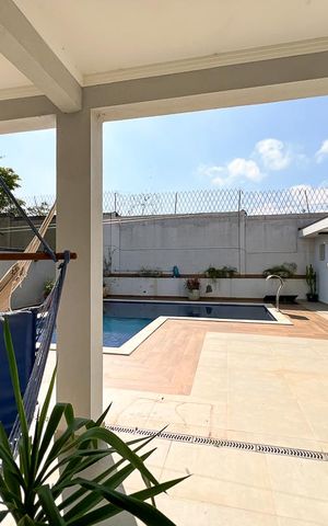 Casa de condomínio à venda com 327m², 5 quartos e 4 vagas